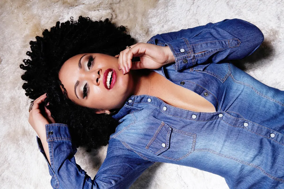 10 melhores cremes para cabelo cacheado que definem sem pesar