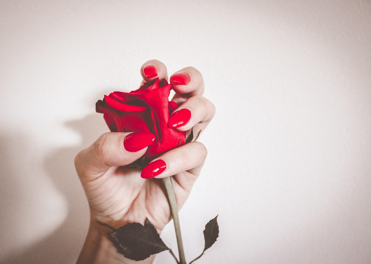 As melhores cores de esmalte para arrasar no frio