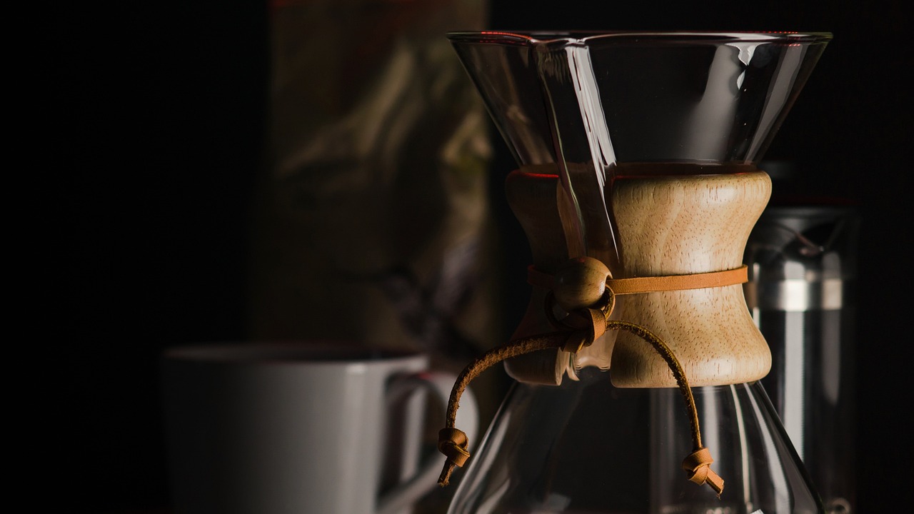 Essa cafeteira barata entrega o sabor de uma espresso profissional