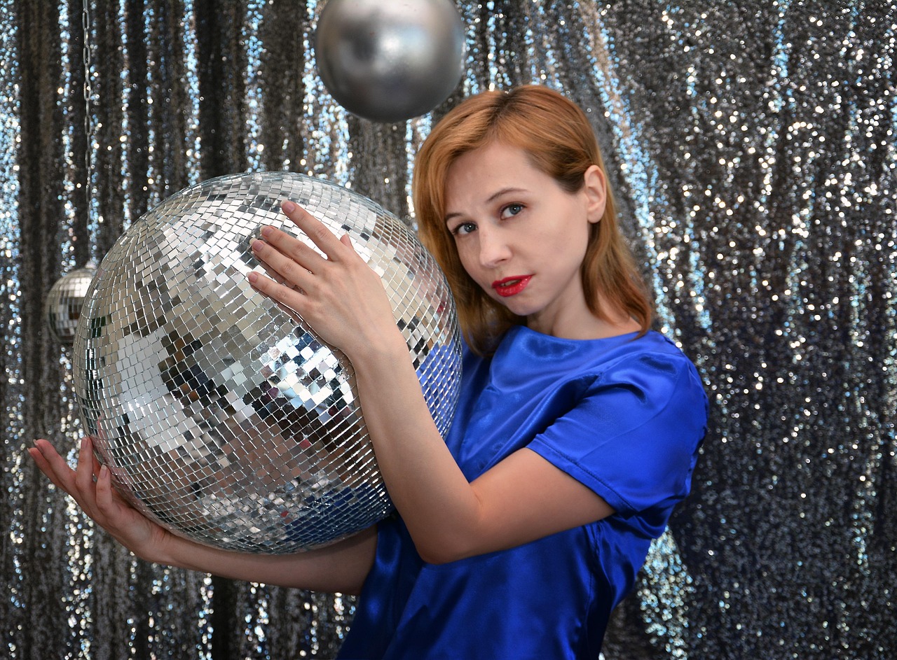 Roupas discoteca anos 80: brilhos, paetês e muito estilo para reviver a era