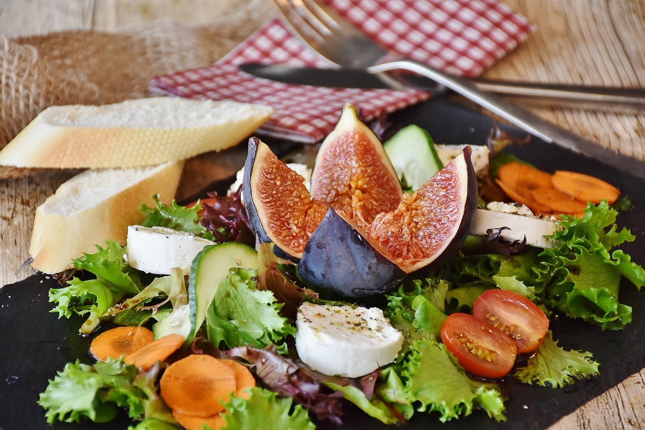 Saladas de alface: versões diferentes e saborosas para sair do comum