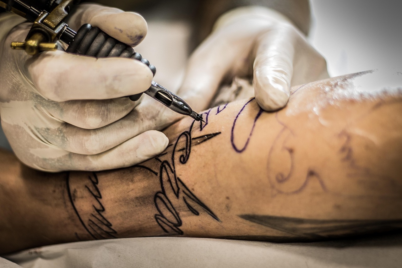 Tatuagem nome: ideias delicadas e criativas para eternizar alguém especial
