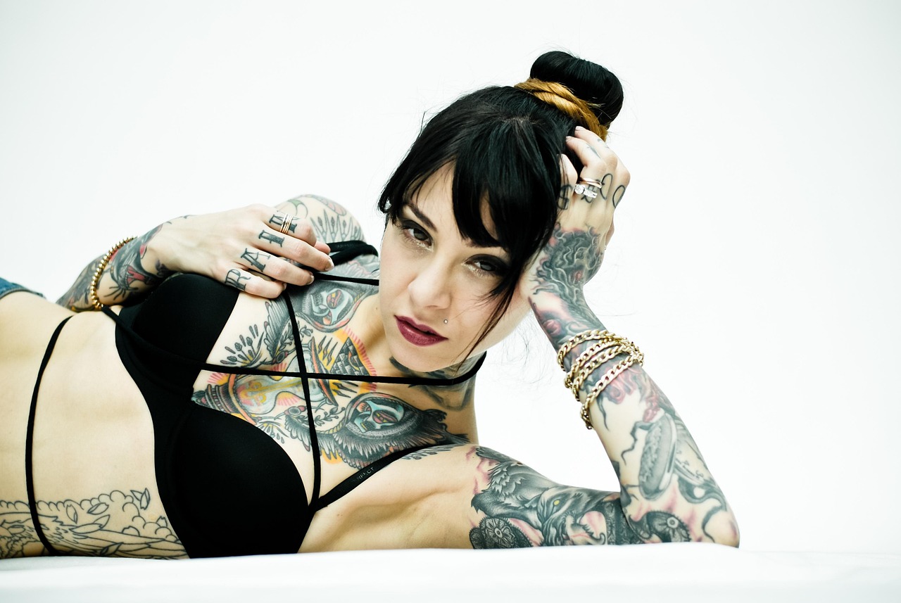 Tatuagens diamante: o que simbolizam e 12 ideias poderosas para se inspirar