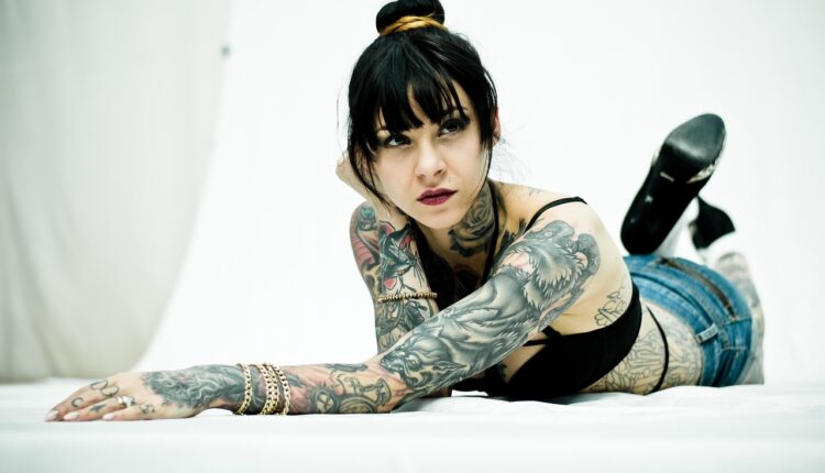 Tatuagens diamante: o que simbolizam e 12 ideias poderosas para se inspirar