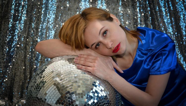 Roupas discoteca anos 80: brilhos, paetês e muito estilo para reviver a era